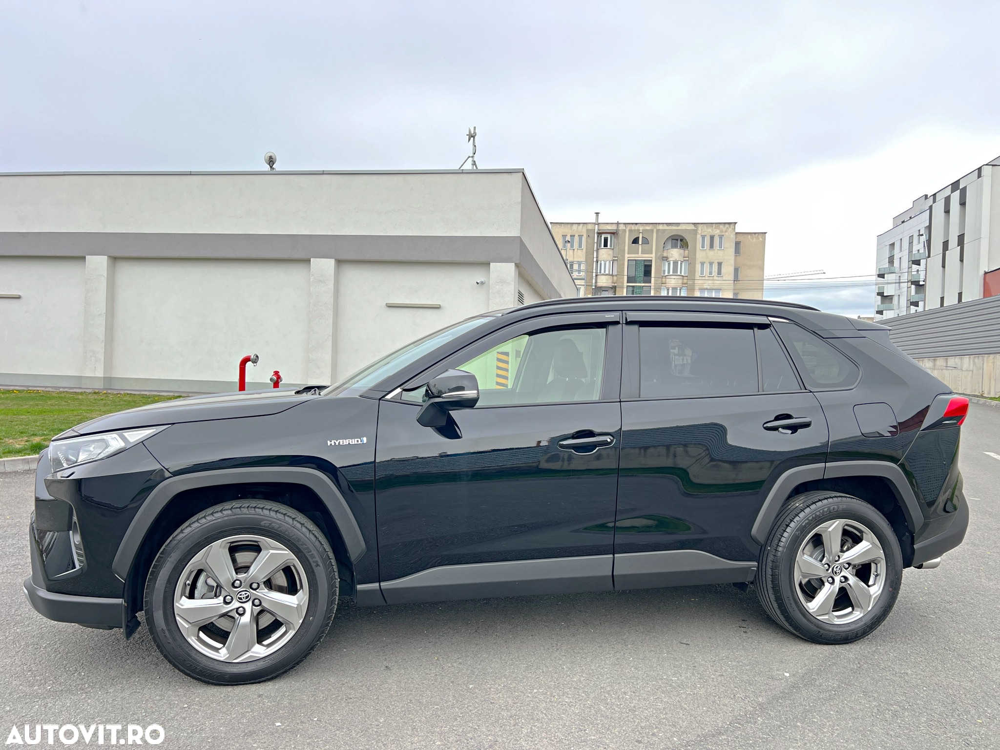 Toyota RAV4 2.5 Hybrid VVT-iE 4x4 Luxury Plus - 3