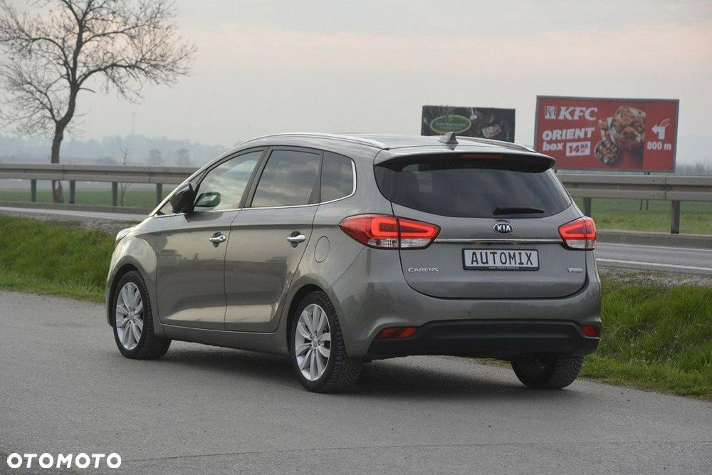 Kia Carens 1.7 CRDi L 7os - 6
