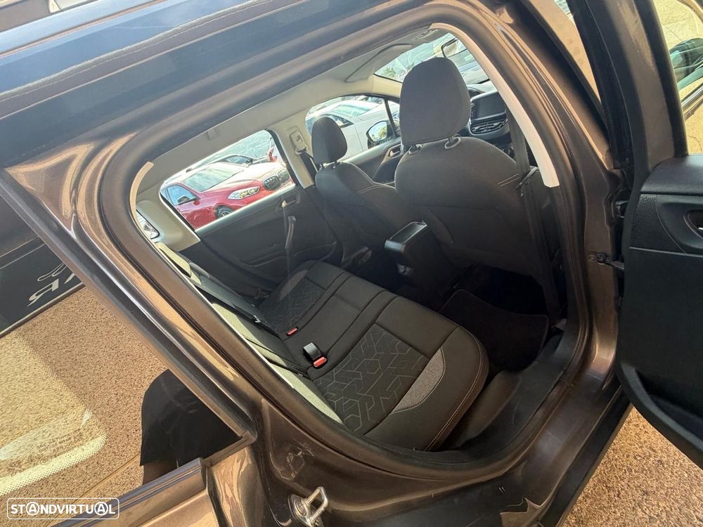 Peugeot 2008 1.2 PureTech Style - 4