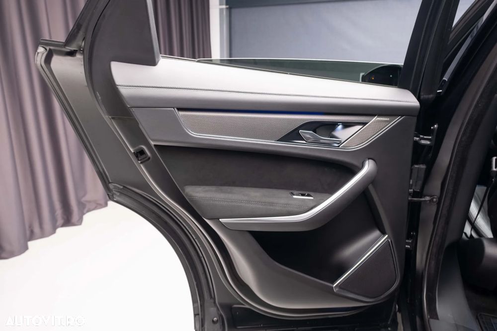 Jaguar F-Pace P550 AWD SVR - 29
