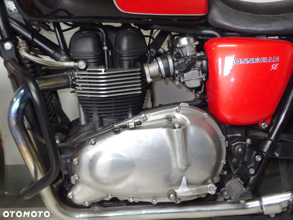 Triumph Bonneville - 2