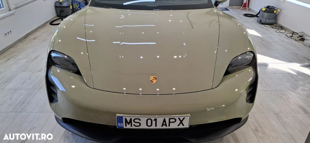 Porsche Taycan GTS - 23