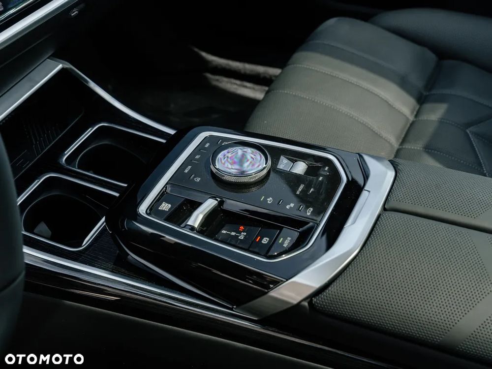BMW Seria 7 740d xDrive - 13