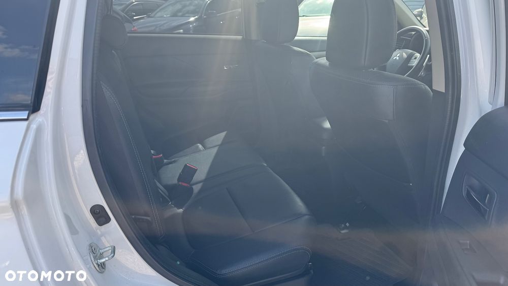 Mitsubishi Outlander 2.0 4WD Invite - 28