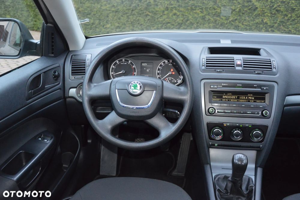 Skoda Octavia 1.6 Ambiente - 17