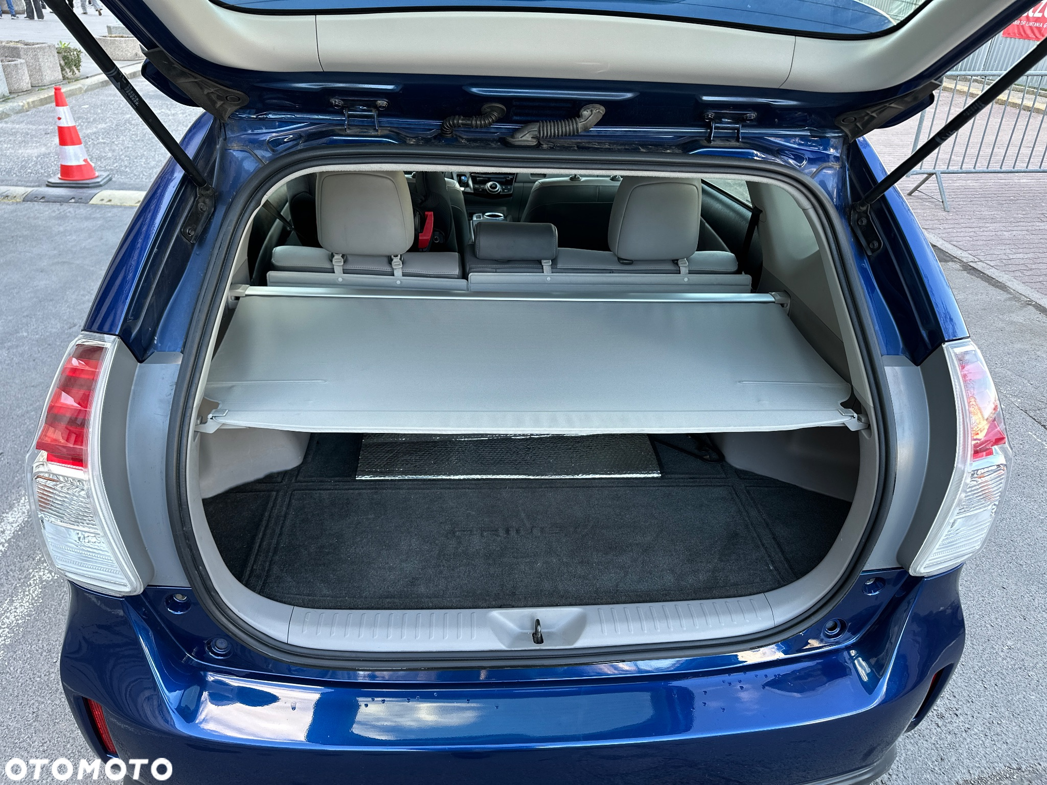 Toyota Prius+ (Hybrid) Comfort - 23