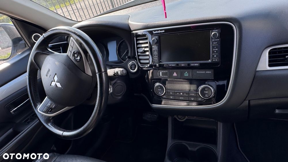 Mitsubishi Outlander 2.0 4WD Plug-In Hybrid Plus - 7