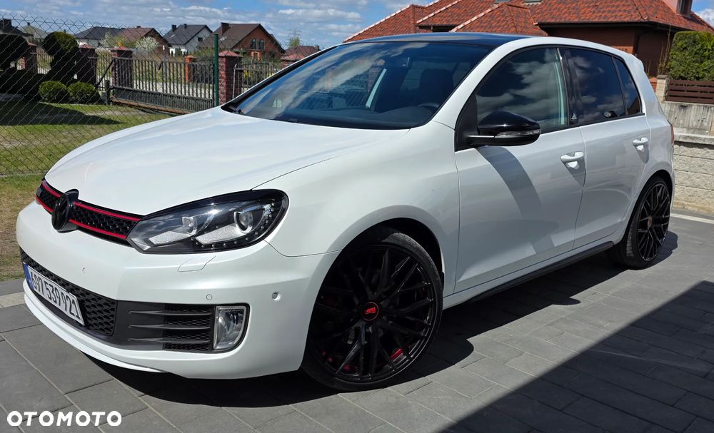 Volkswagen Golf 2.0 GTI DSG adidas - 10