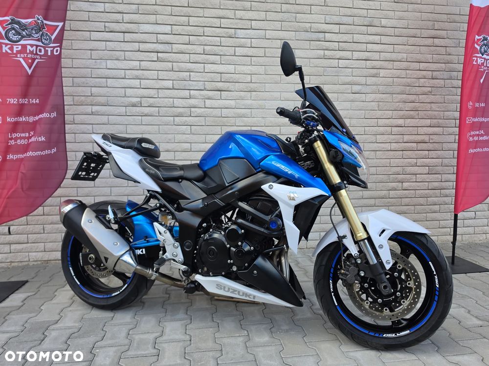 Suzuki GSR - 13