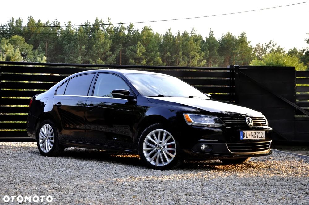 Volkswagen Jetta 2.0 TDI DSG Highline - 2