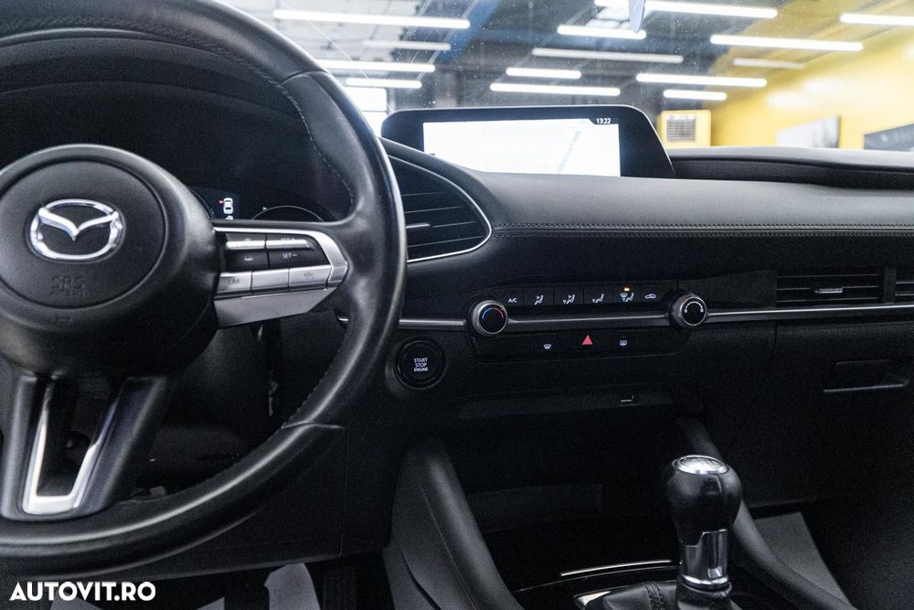 Mazda 3 FASTBACK e-SKYACTIV-G 122 M HYBRID EXCLUSIVE-LINE - 37