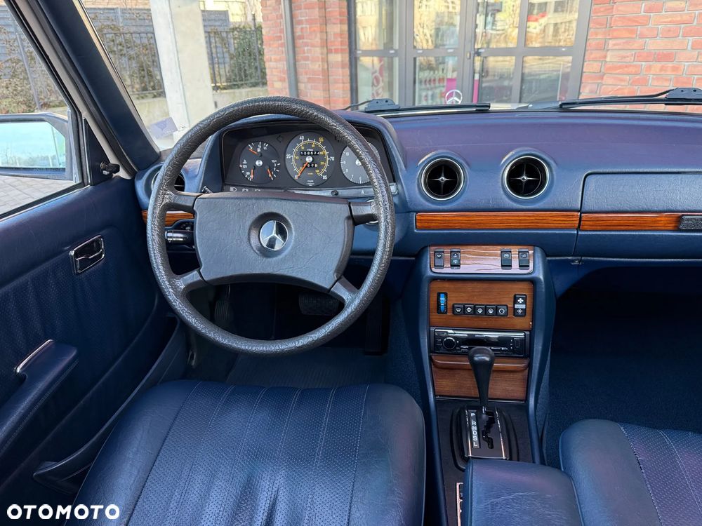 Mercedes-Benz W123 - 29