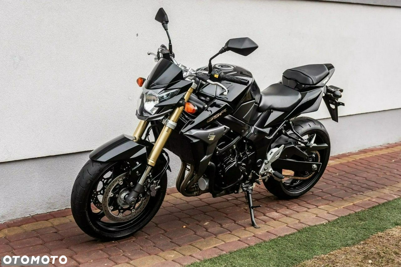 Suzuki GSR - 6