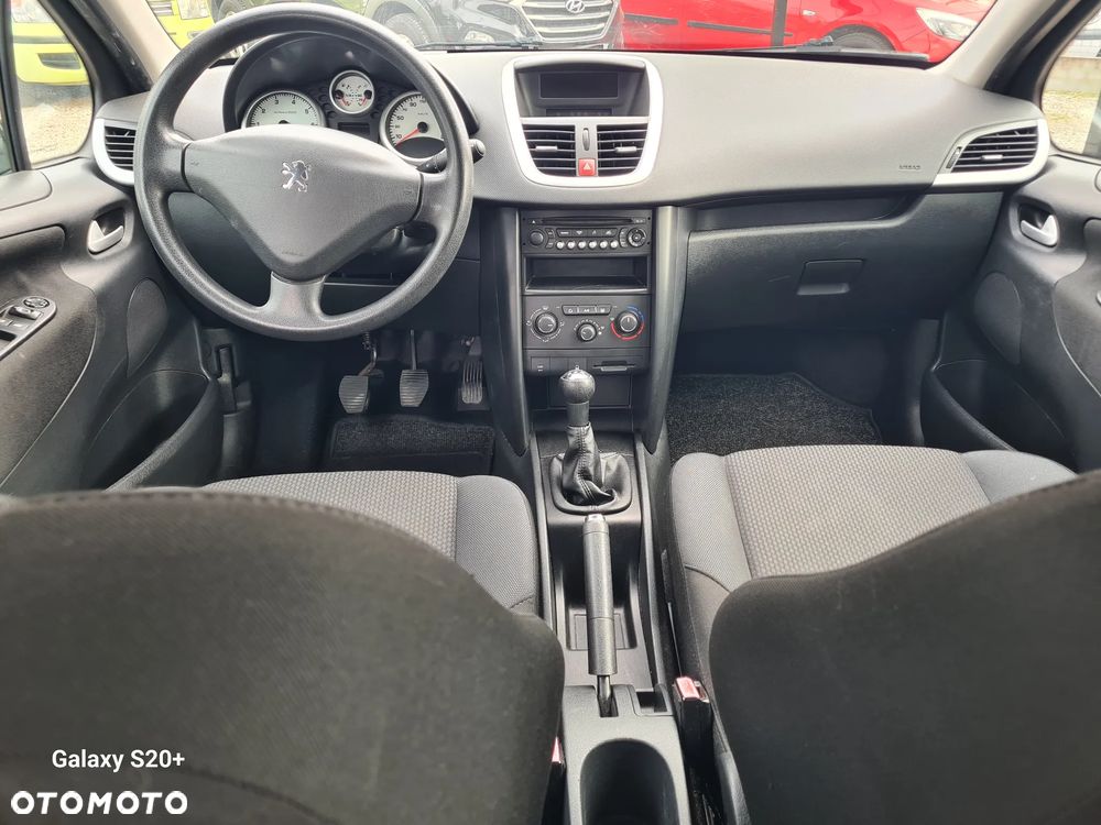 Peugeot 207 - 8