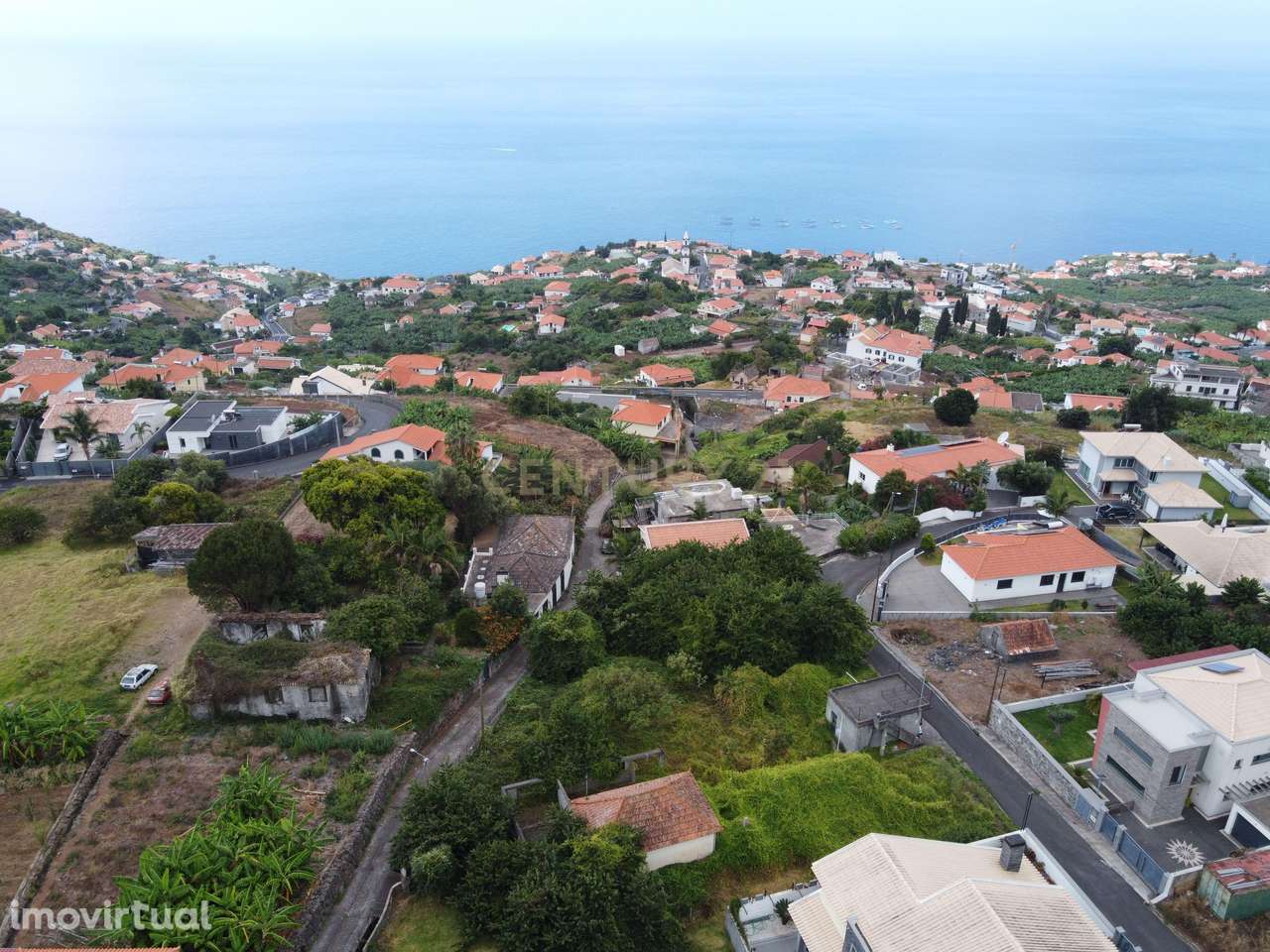 Moradia com terreno - Grande imagem: 2/26