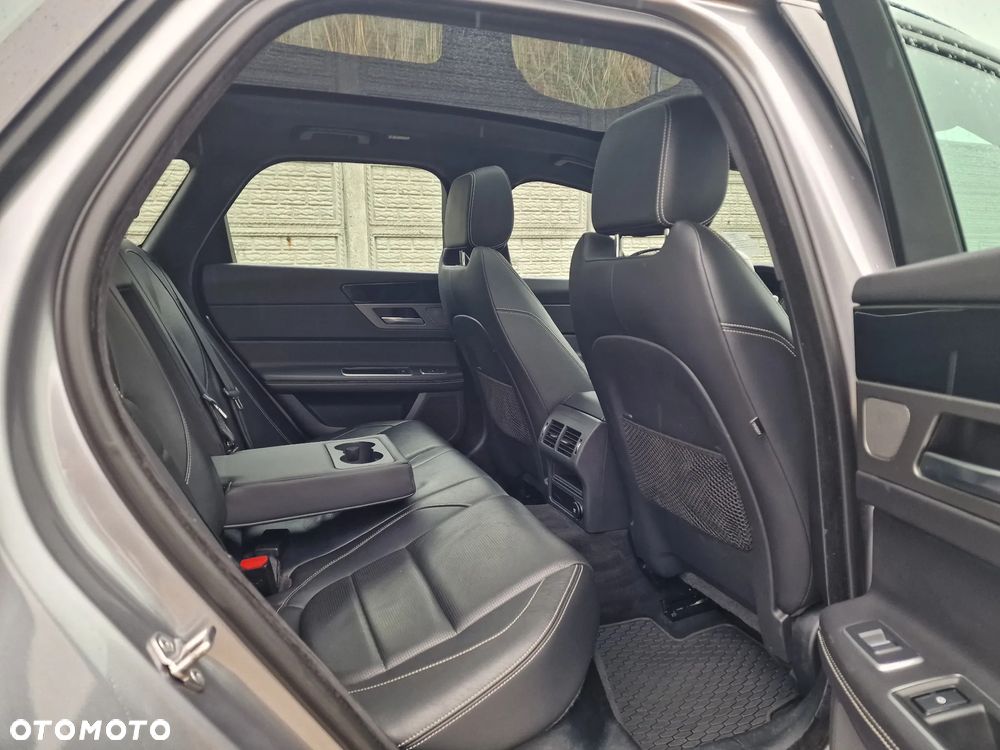 Jaguar XF 20d Sportbrake R-Sport - 15
