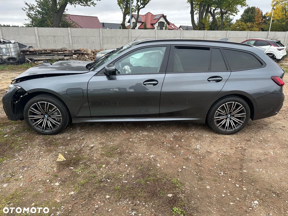 BMW Seria 3 330e PHEV M Sport - 4