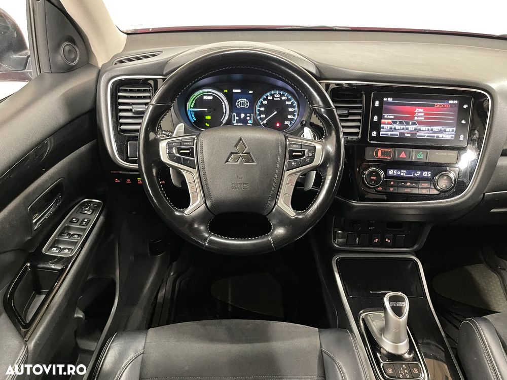 Mitsubishi Outlander 2.0 4WD Plus - 7