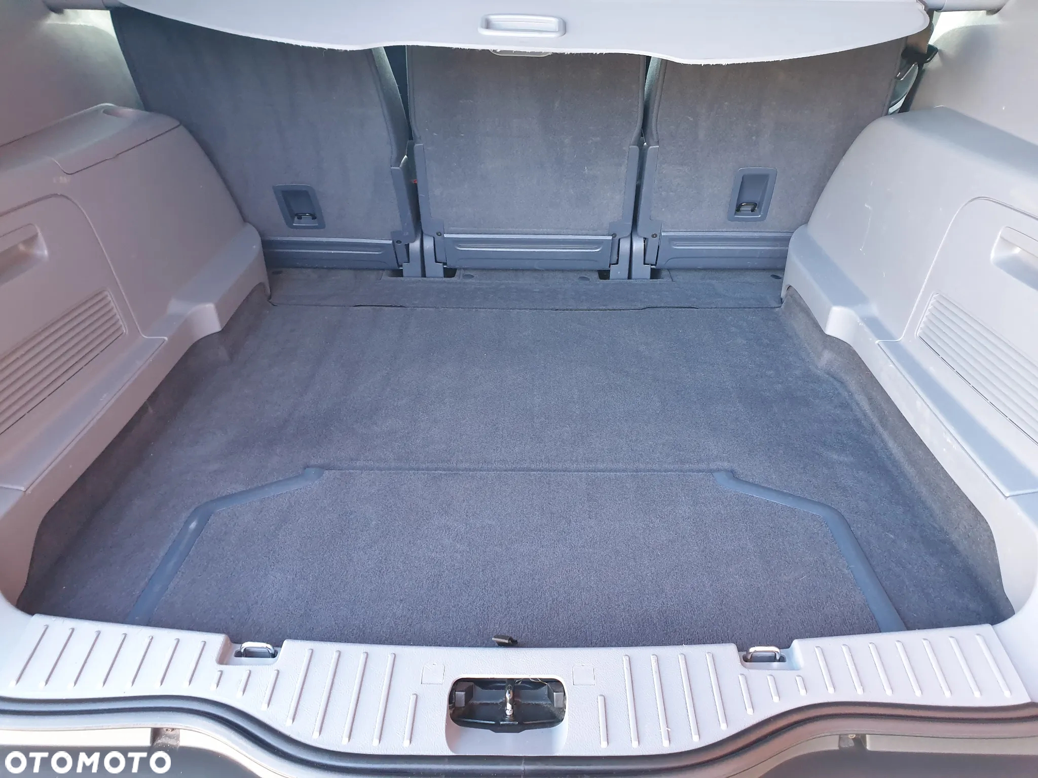 Ford S-Max - 11