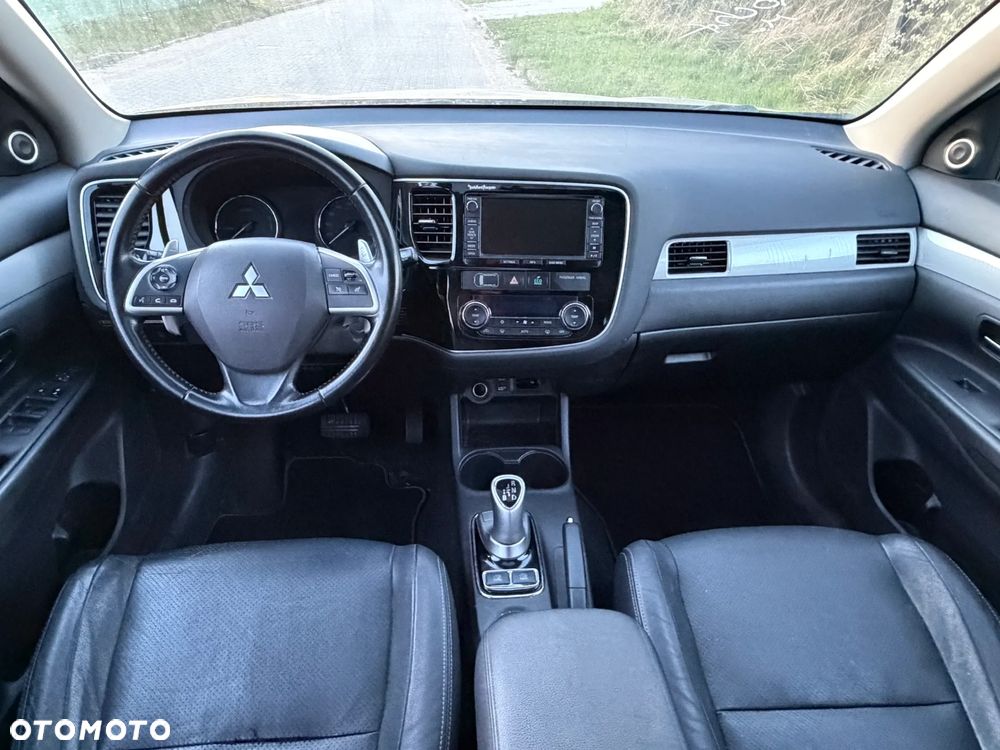 Mitsubishi Outlander 2.0 4WD Plus - 5