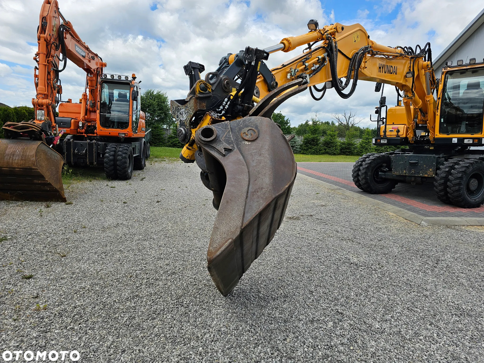 Hyundai 140 W 9 A - 31
