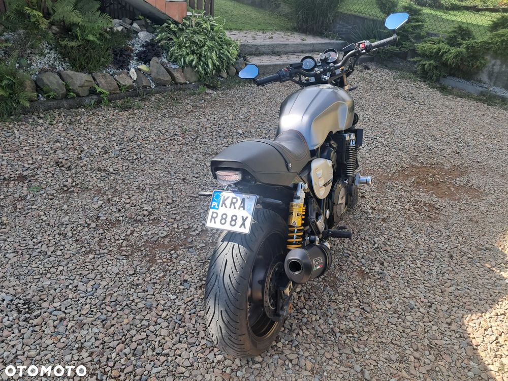 Yamaha XJR - 5