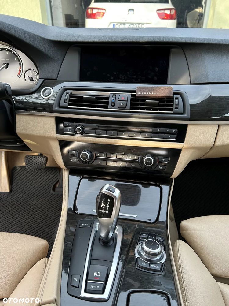 BMW Seria 5 525d - 14