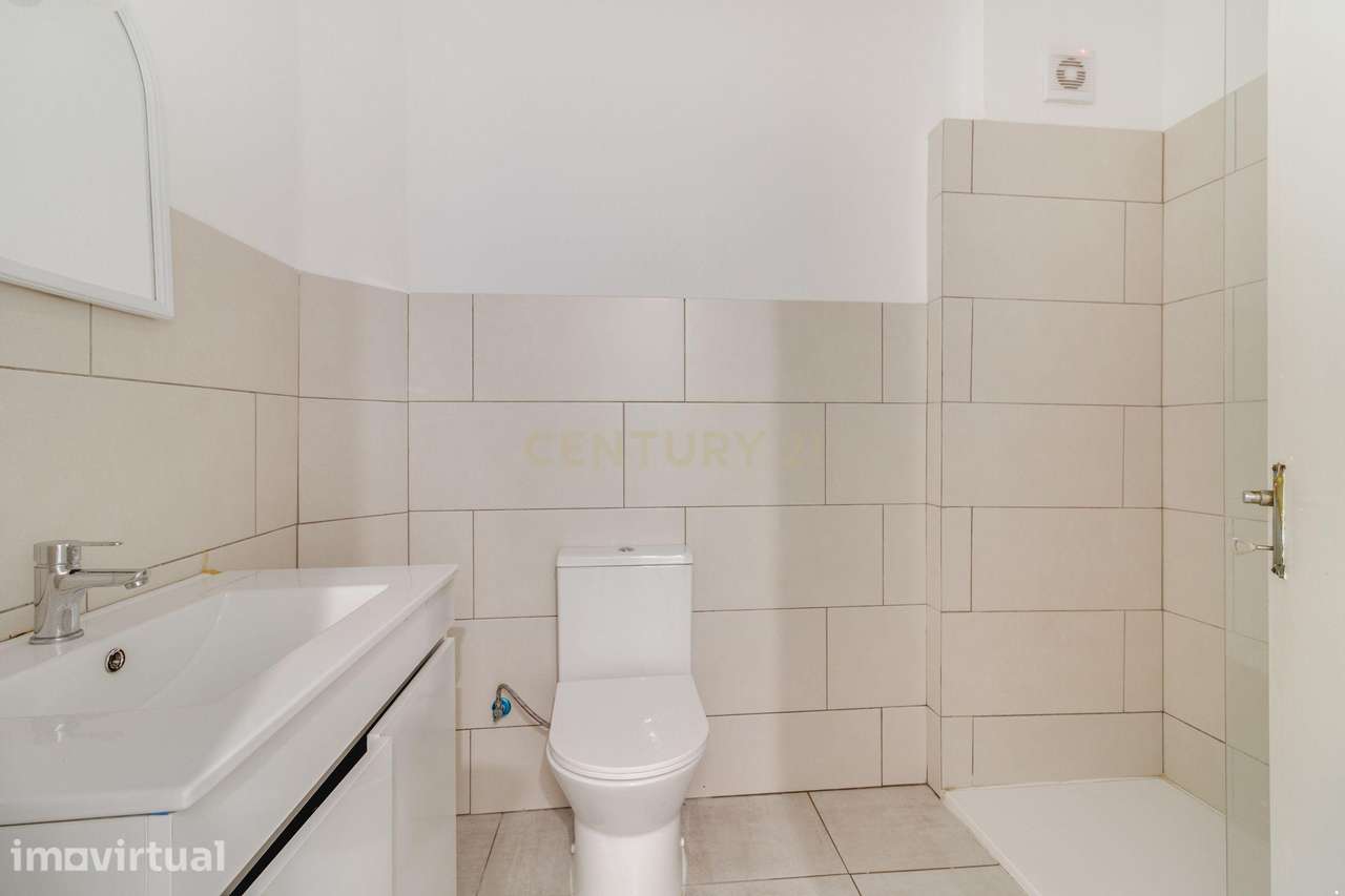 A sua primeira casa pode começar aqui Apartamento T2 Baixa Banheira - Grande imagem: 4/25