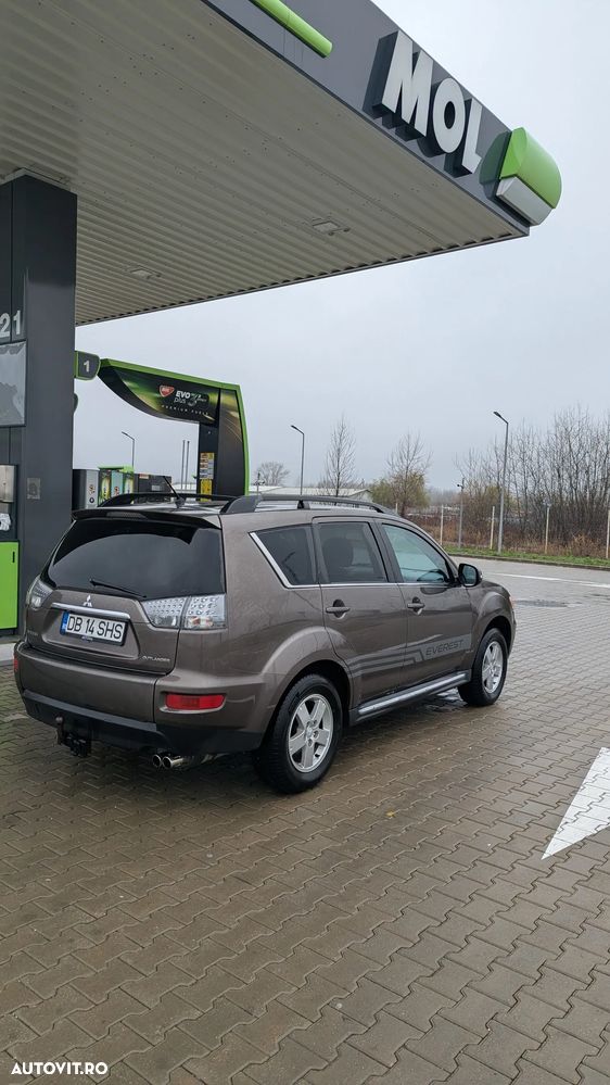 Mitsubishi Outlander - 4