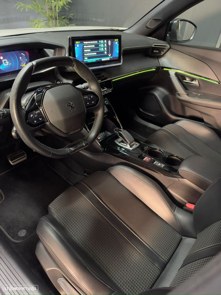 Peugeot e-2008 50 kWh GT Line - 11