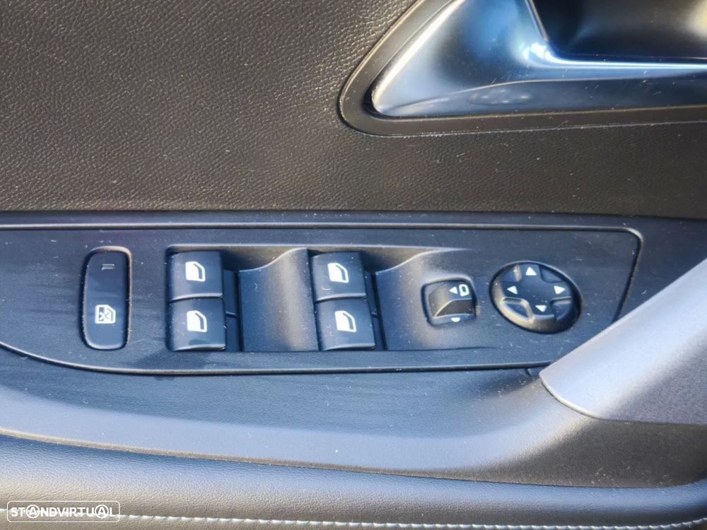 Peugeot e-2008 50 kWh Allure Pack - 15