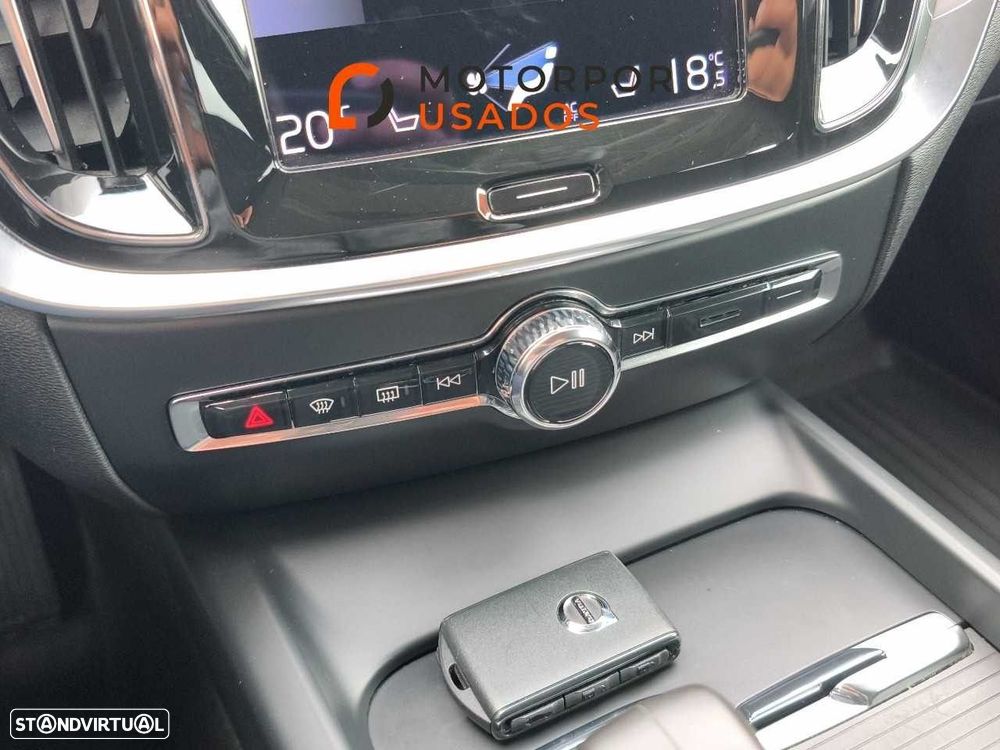 Volvo V60 2.0 B4 Momentum Geartronic - 26