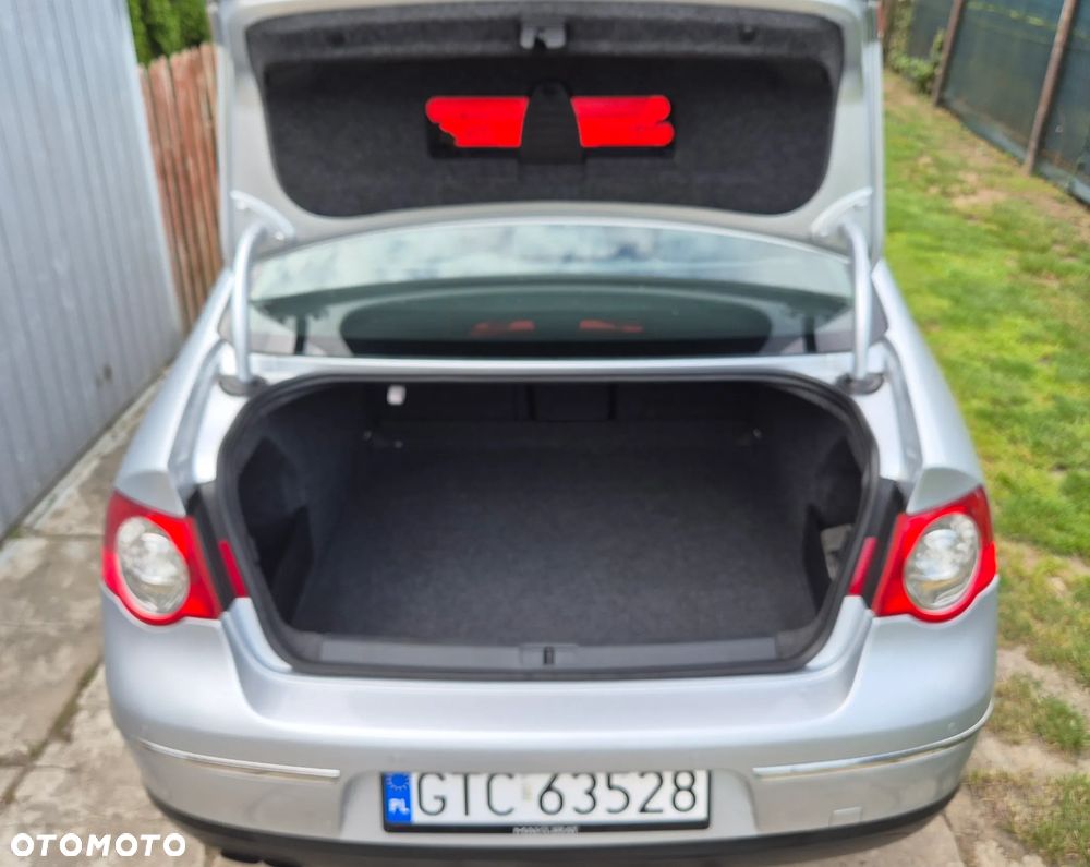 Volkswagen Passat 2.0 FSI Comfortline - 22