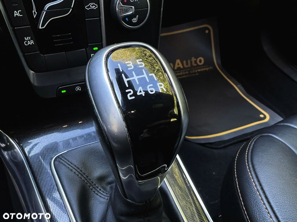 Volvo V40 Cross Country T3 Momentum - 29