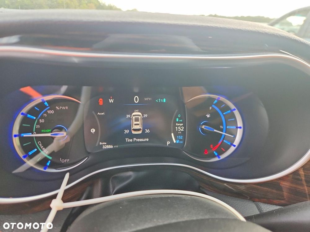 Chrysler Pacifica - 12