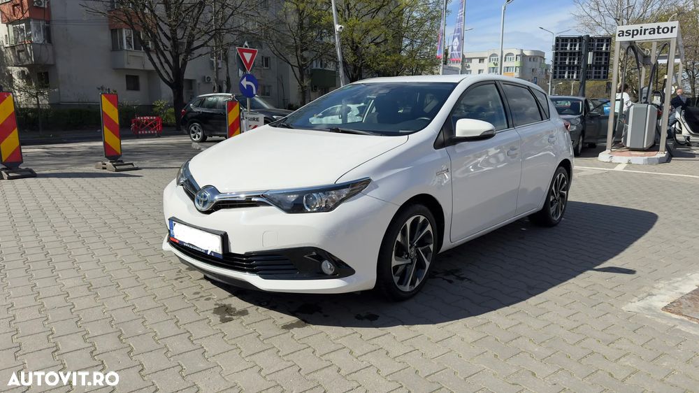 Toyota Auris 1.8 L VVT-i HSD Luna - 2