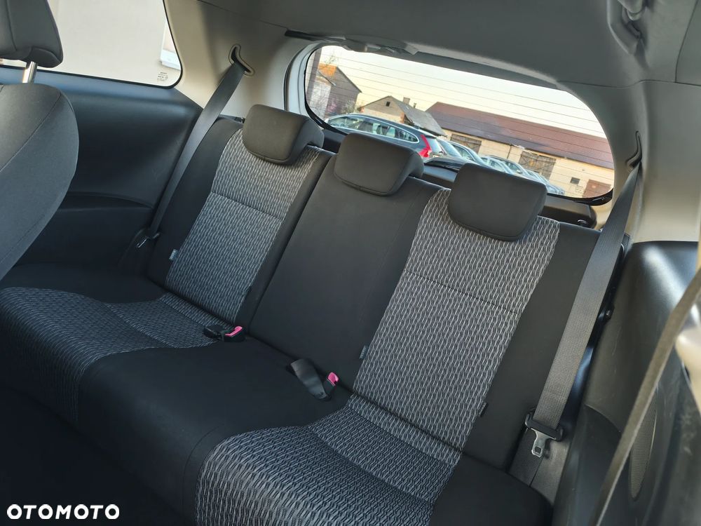 Toyota Yaris 1.0 Active EU6 - 18