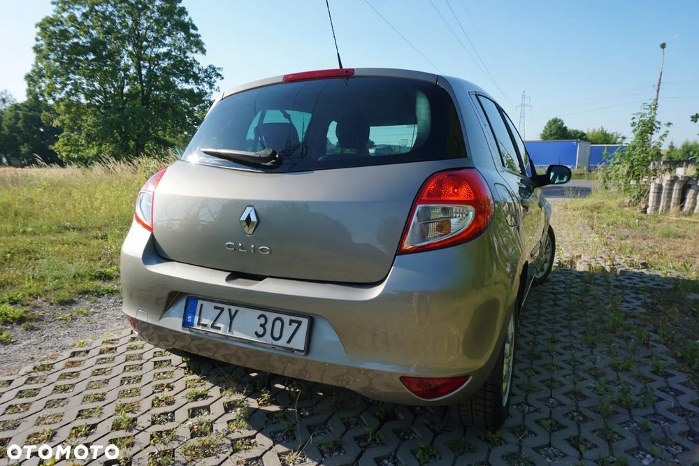 Renault Clio 1.2 16V 75 Expression - 19
