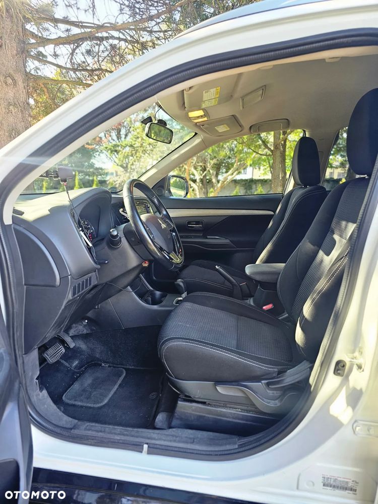 Mitsubishi Outlander - 11
