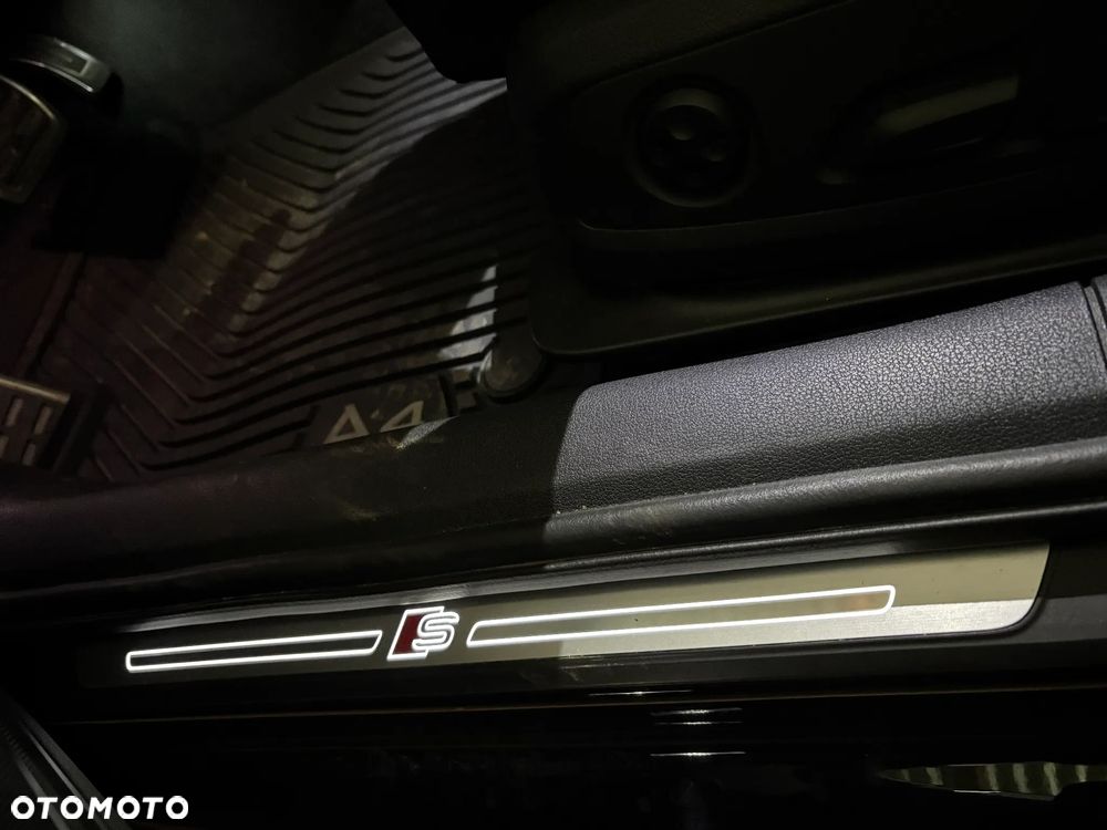 Audi A4 Limousine - 13