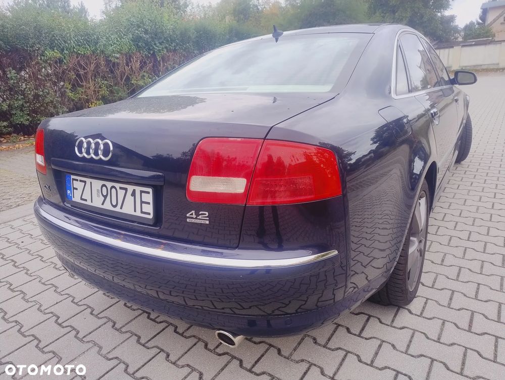 Audi A8 4.2 L Quattro - 3