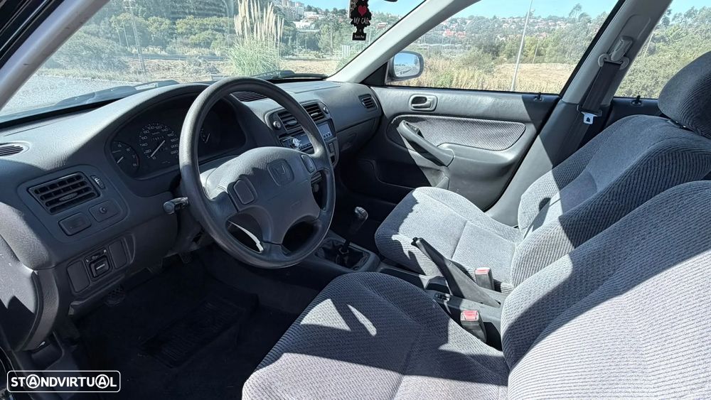 Honda Civic 1.5i LS - 15