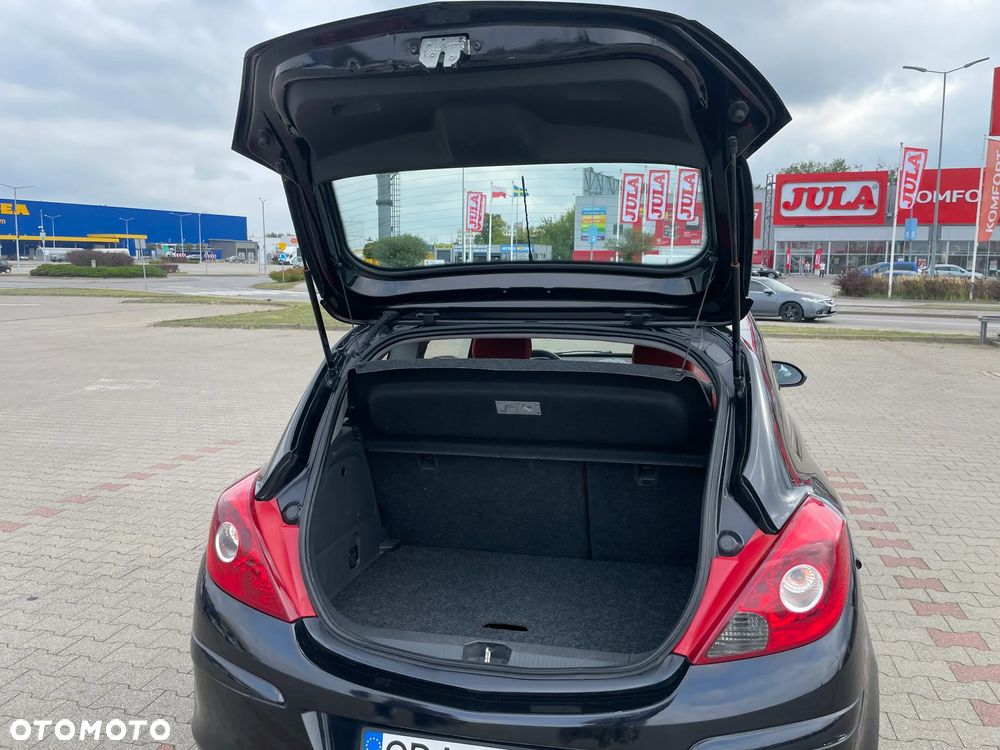 Opel Corsa 1.4 16V Cosmo - 11