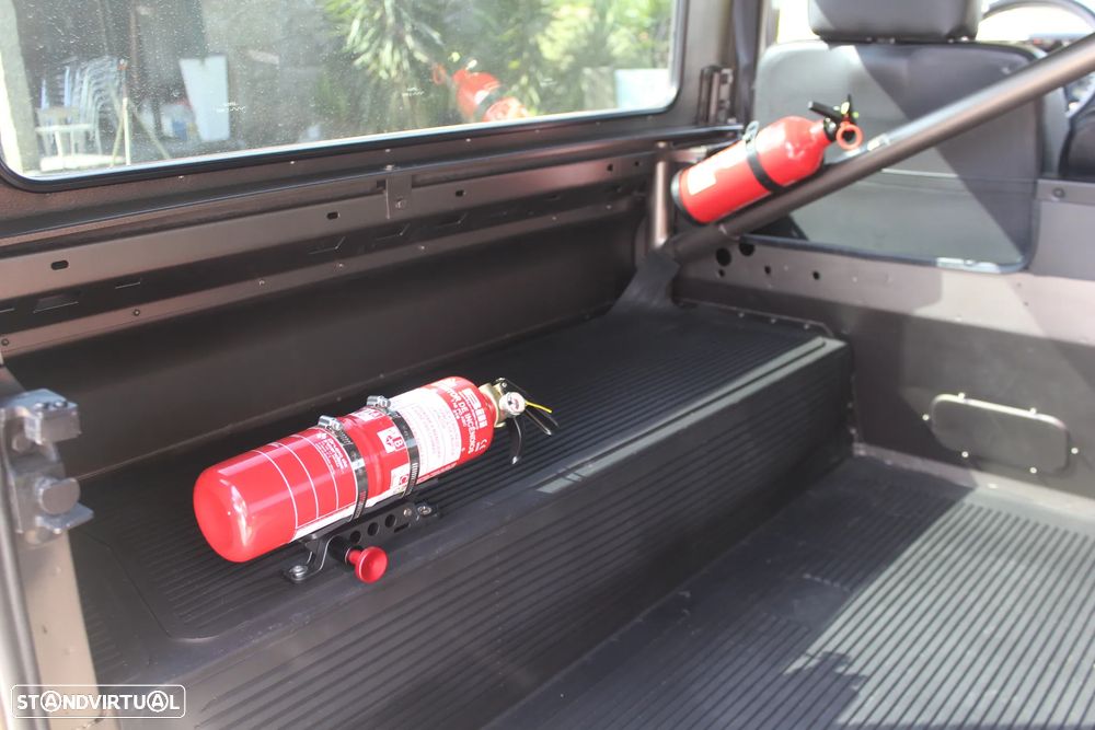 Land Rover Defender 90 2.5 TD5 Metal Top - 35