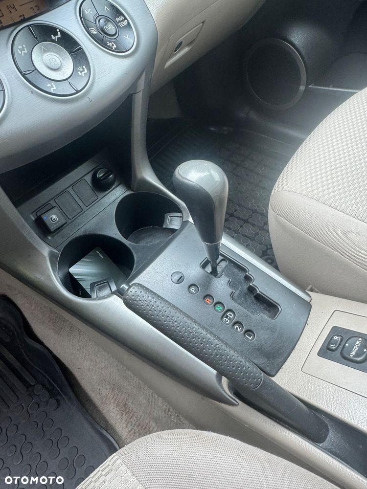 Toyota RAV4 - 8