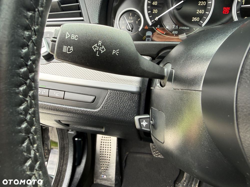 BMW Seria 5 525d Sport-Aut Luxury Line - 12