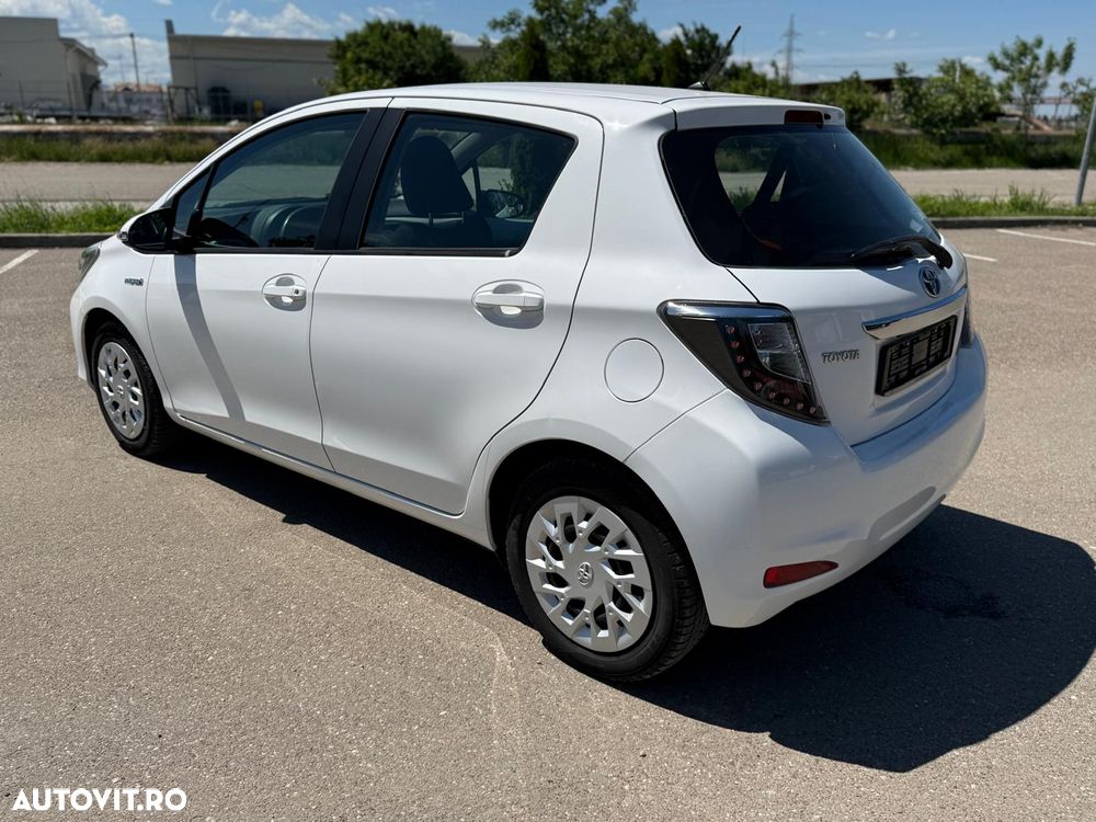 Toyota Yaris 1.5 VVT-i HSD Sol - 3