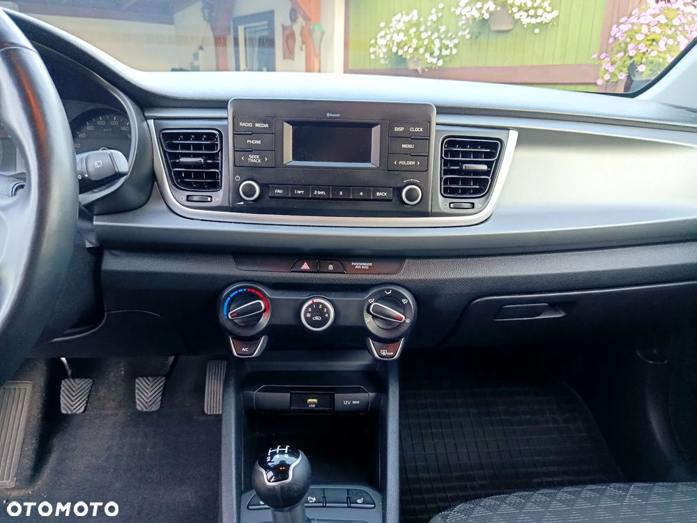 Kia Rio 1.2 M - 10