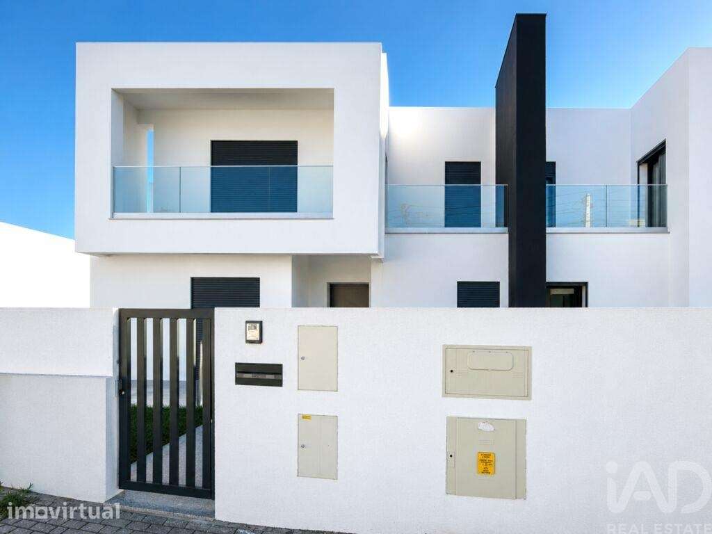 Casa / Villa T4 em Corroios de 157,00 m2 - Grande imagem: 2/30