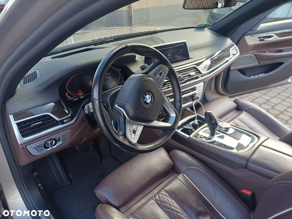 BMW Seria 7 750i xDrive - 3